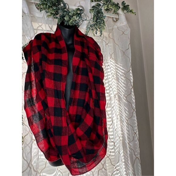 Beautiful Red & Black Checker Pattern Print Infinity Scarf 
Good Condition - Picture 1 of 4